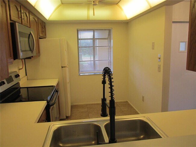 Building Photo - 320 Mission Trail N