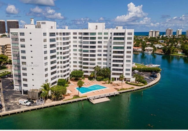 Foto del edificio - 9100 W Bay Harbor Dr