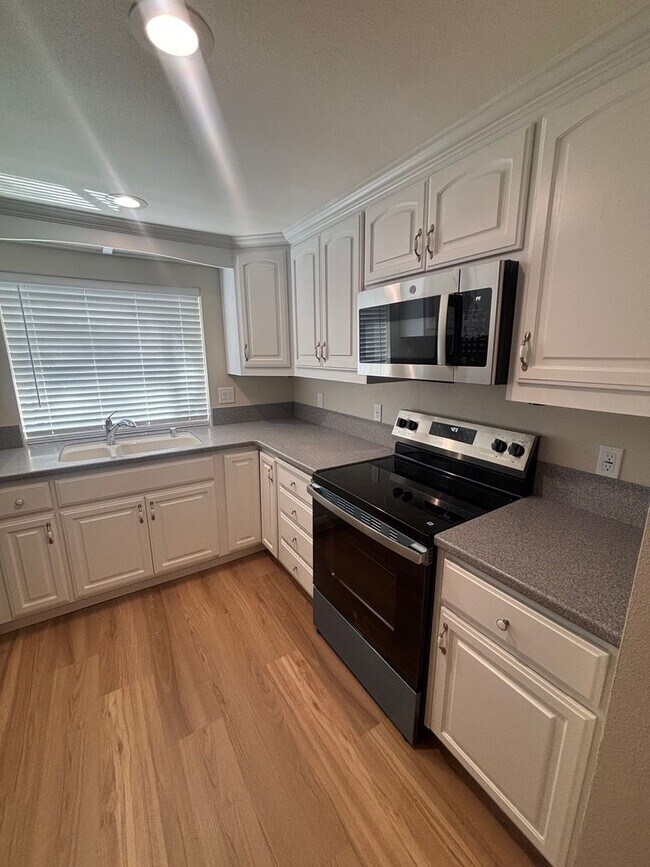 Foto del edificio - Updated 2 Bedroom 2 Bathroom Brush Creek Villa Condo with A/C