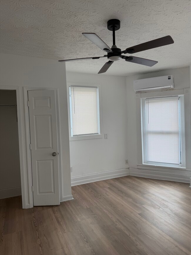 Photo - 124 W College St Apartment