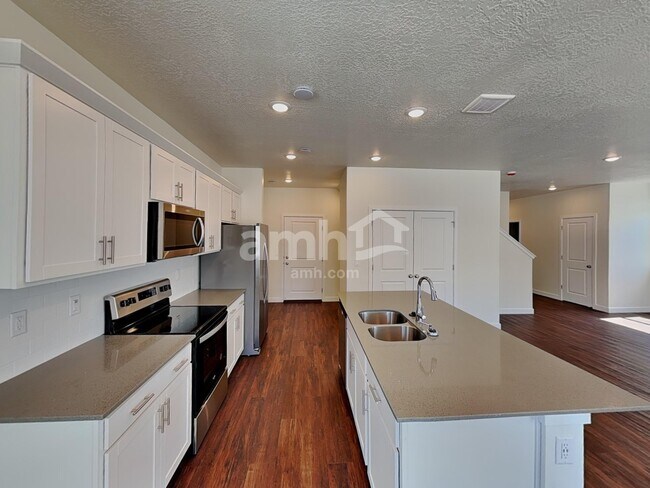 Building Photo - 7105 Woods Rose Dr