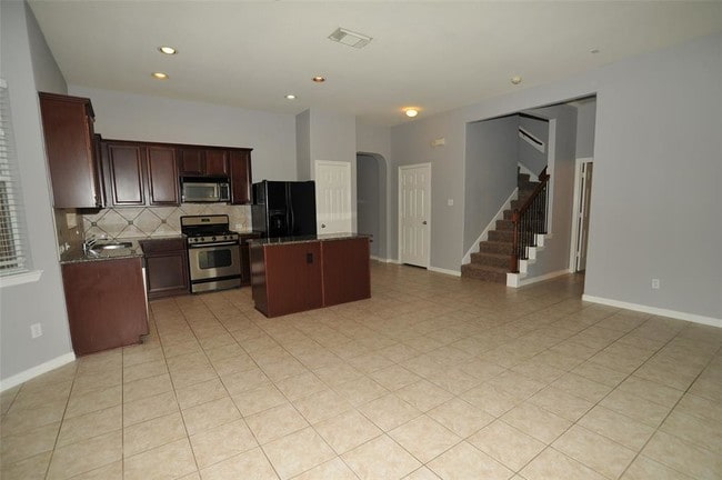 Building Photo - 406 Drake Ln