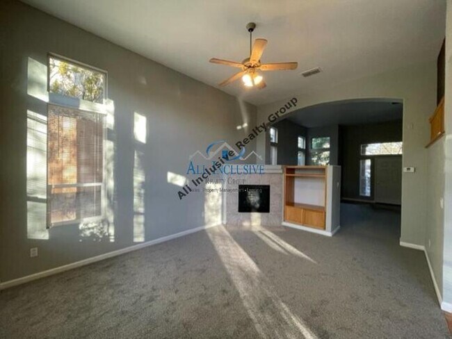 Foto del edificio - Charming 3-Bedroom Home in Desirable Folso...