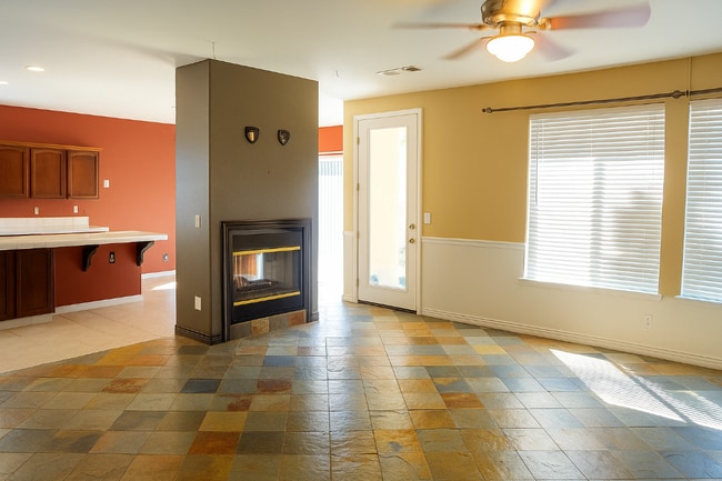 Building Photo - 653 Contenta Ct