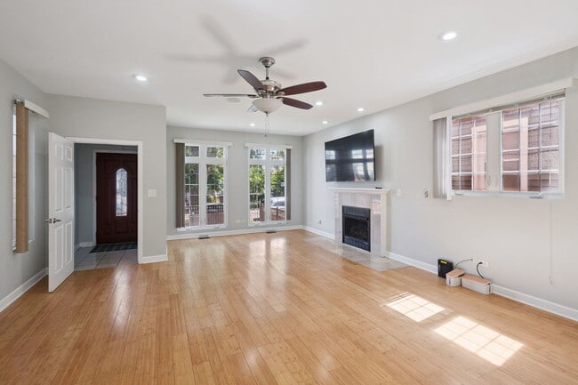 Building Photo - 1724 N Keeler Ave
