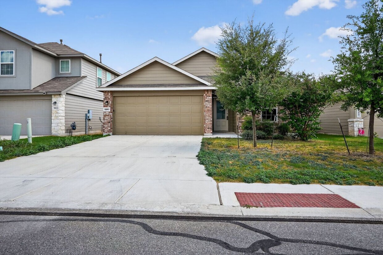 Primary Photo - Spacious 3-Bedroom Home with Open Layout i...