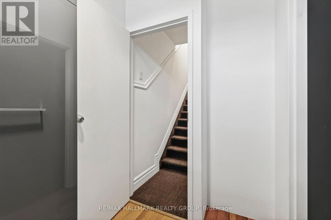 Building Photo - 380 Booth St