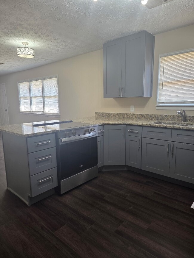 Foto del edificio - 4420 Lynn Dr