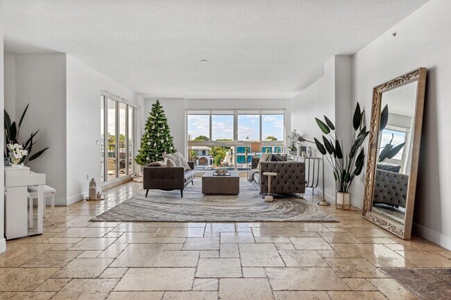 Foto del edificio - 615 Bayshore Dr