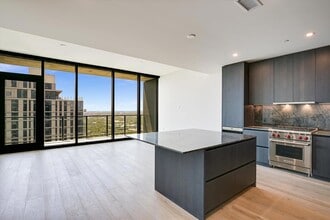 Building Photo - 610 Davis St