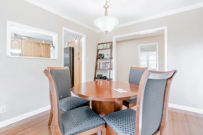 Foto del edificio - 2136 Chestnut Hill Cir