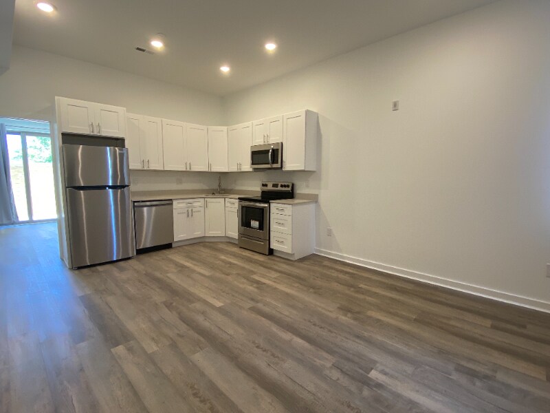 Primary Photo - 2020 N 22nd St