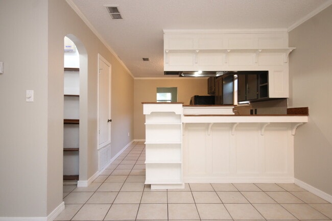 Building Photo - 2BR/1BA North Pensacola Home Near UWF with Fireplace, No Carpet & Fully Fenced Backyard