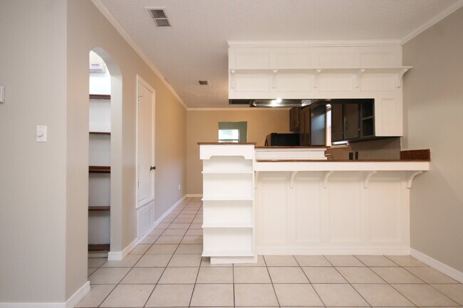 Foto del edificio - 2BR/1BA North Pensacola Home Near UWF with Fireplace, No Carpet & Fully Fenced Backyard
