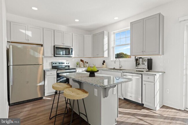 Foto del edificio - 971 Lorewood Grove Rd