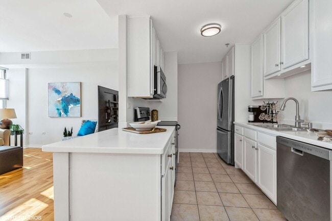 Building Photo - 77 S Evergreen Ave