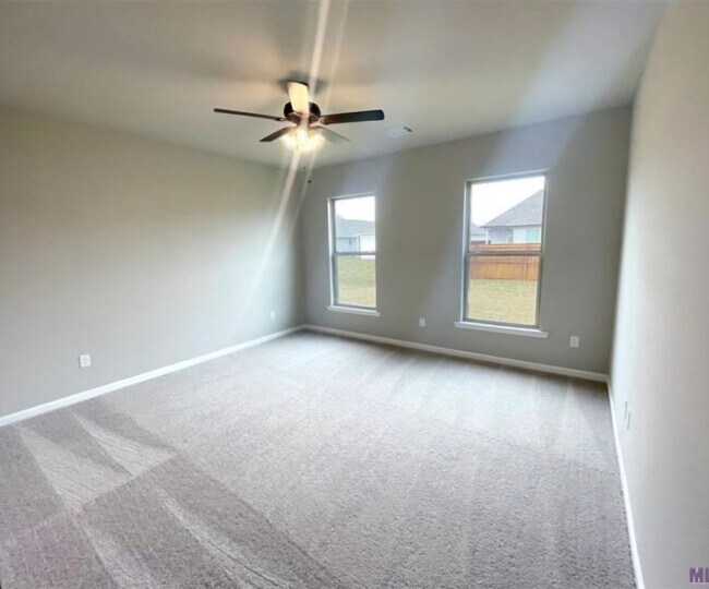 Foto del edificio - 39500 Ridgeland Dr
