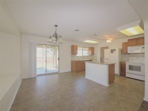 Building Photo - 4604 Woodstock Dr