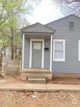 Building Photo - 114 SE 40th St