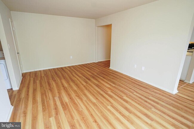 Building Photo - 806 College Ln