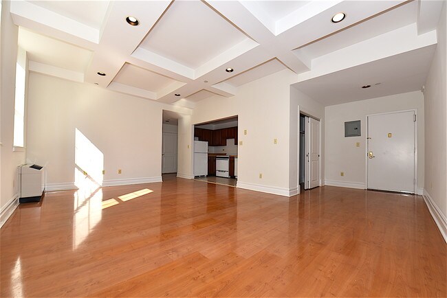 Foto del edificio - 4502 Ditmars Blvd
