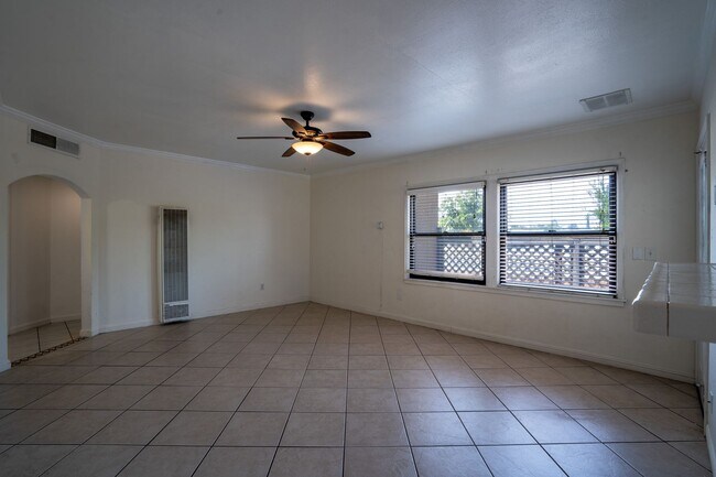 Building Photo - Single Family Home