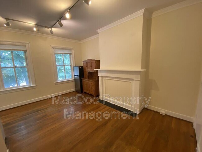 Building Photo - 604 Caroline St