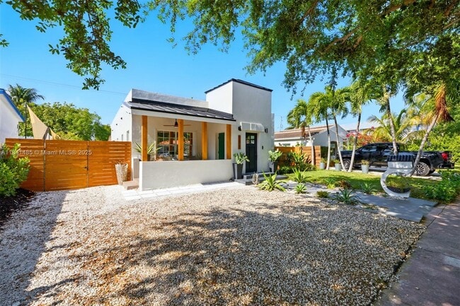 Building Photo - 1363 Biarritz Dr