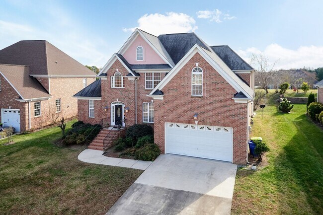 Building Photo - Four Bedroom Home!