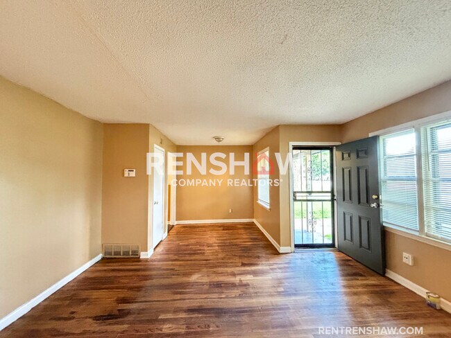 Building Photo - 1593 E Holmes Rd