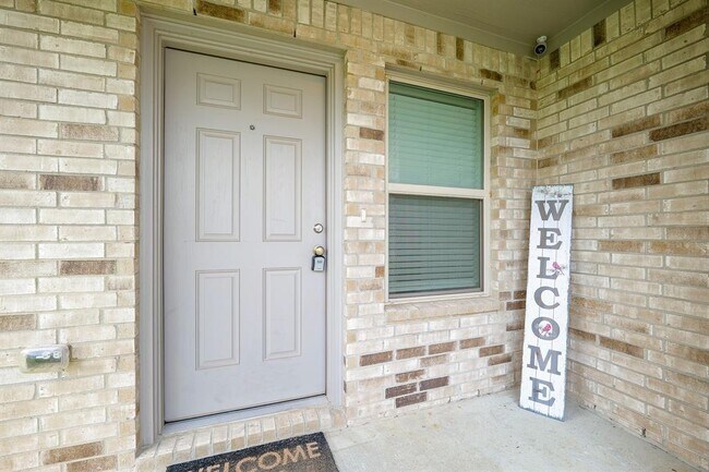 Building Photo - 2909 Mallorca Dr