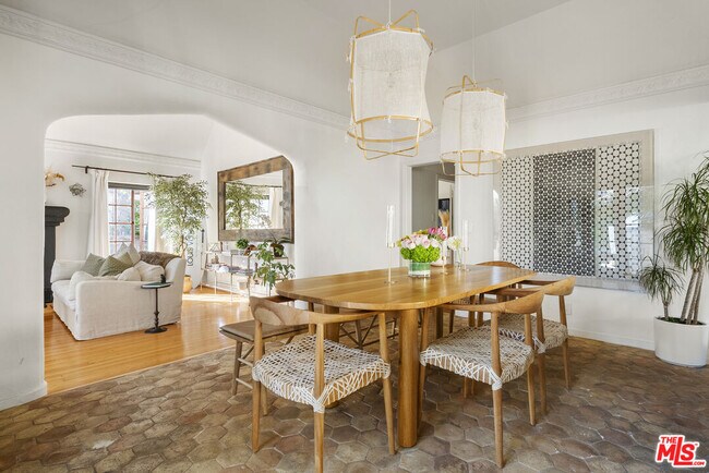 Building Photo - 105 S La Jolla Ave