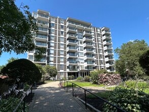 Building Photo - 60 Babcock St
