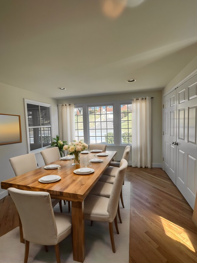 Foto del edificio - Spacious 3 bdrm house with 1.5 baths locat...