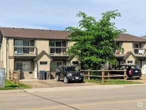 Building Photo - 860-105 105 Ave
