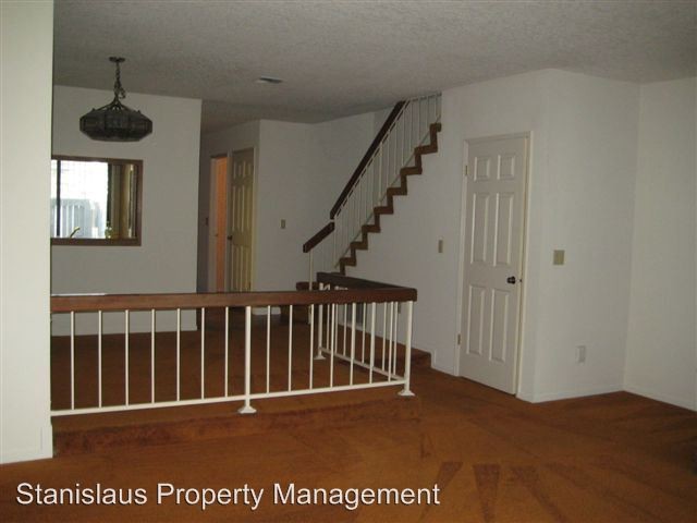 Building Photo - 2740 Sherwood Ave