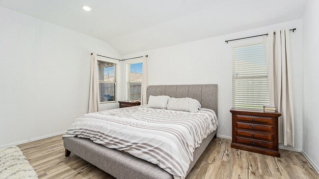 Building Photo - 18519 Summit Ranch Dr