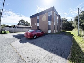 Building Photo - 16 Riverview Ave