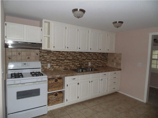 Foto del edificio - Available May 1st! 3-Bedroom, 2-Bathroom Home in downtown Springdale!