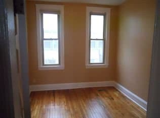 Building Photo - 907 N Oliver Ave