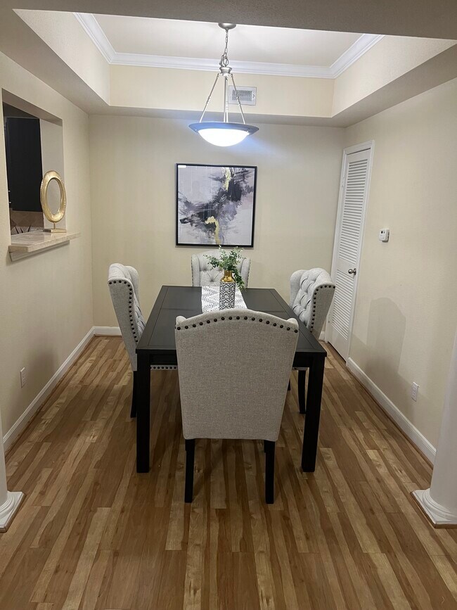 Building Photo - 3300 Cummins St