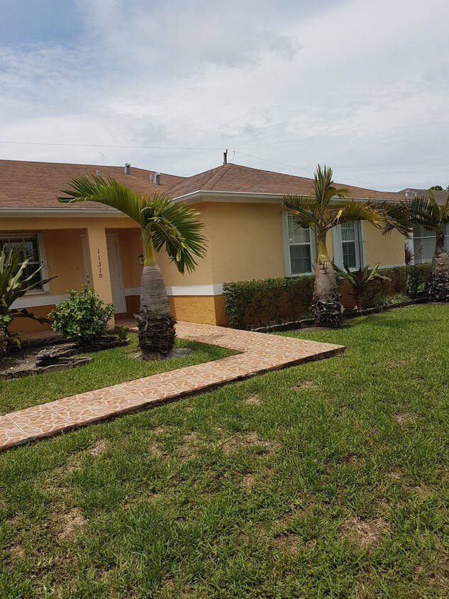 Fachada del Residence - 11310 Booker T Washington Blvd