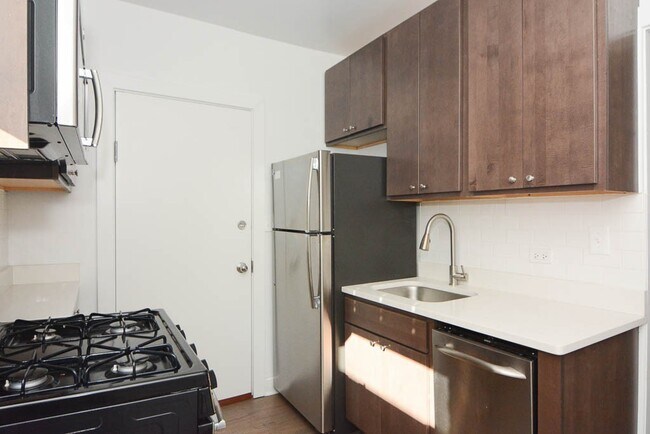 Foto del edificio - 2641 N Spaulding Ave