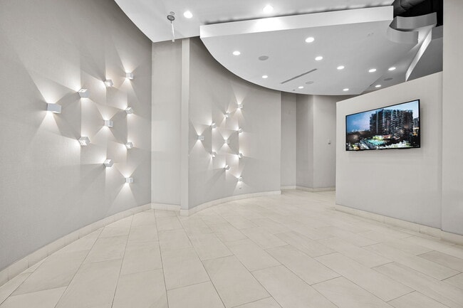 Building Photo - 250 Pharr Rd NE
