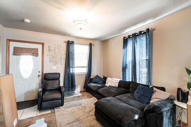 Foto del edificio - 1801 S 64th St