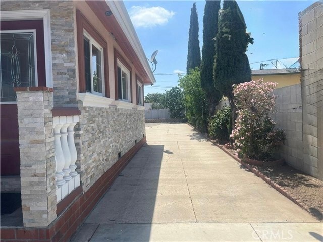 Building Photo - 236 S Tustin St