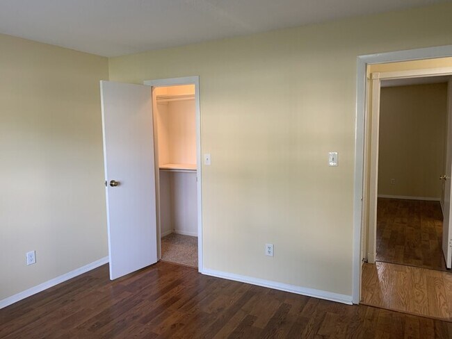 Foto del edificio - 5604 Falls of Neuse Rd