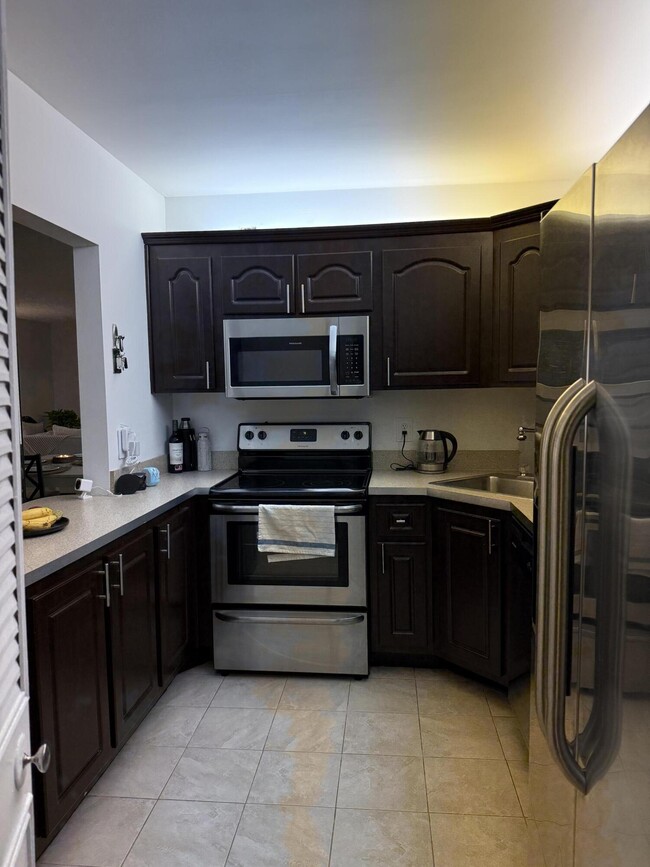 Foto del edificio - 307 Knotty Pine Cir