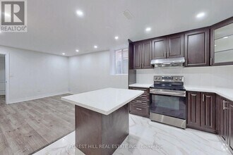 Building Photo - 10 Drexel Rd