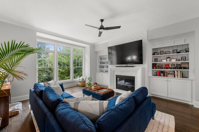 Foto del edificio - 2045 Bellrick Rd NW